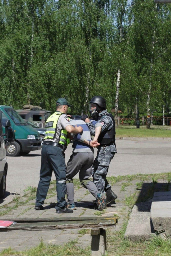 Priešiškos jėgos įsiveržė į policijos pastatą