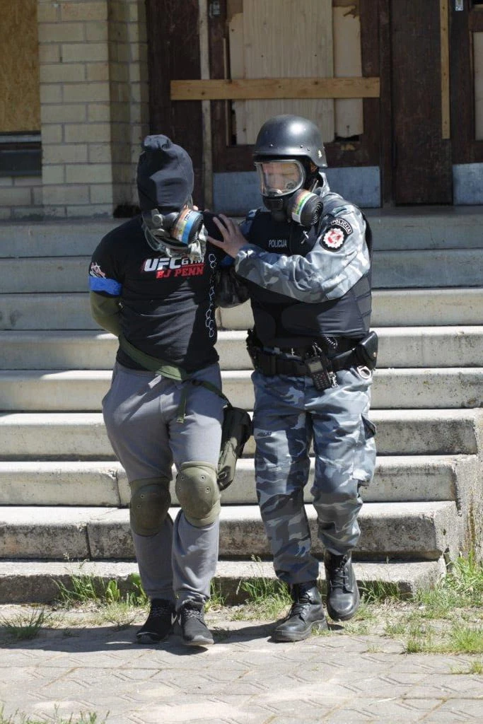 Priešiškos jėgos įsiveržė į policijos pastatą