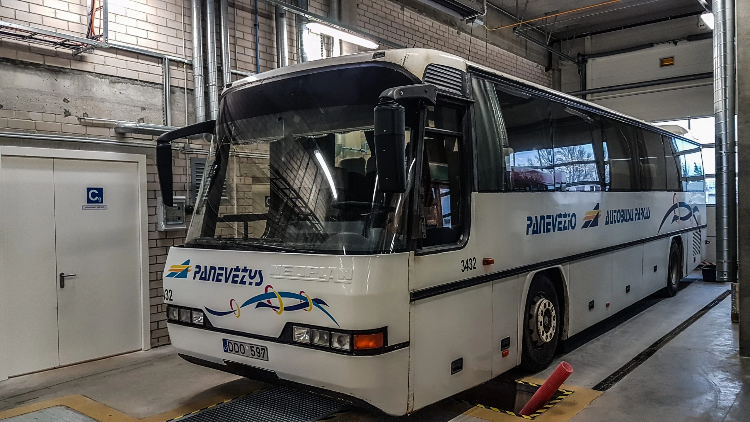 Panevėžio autobusų parkas jau naujose patalpose