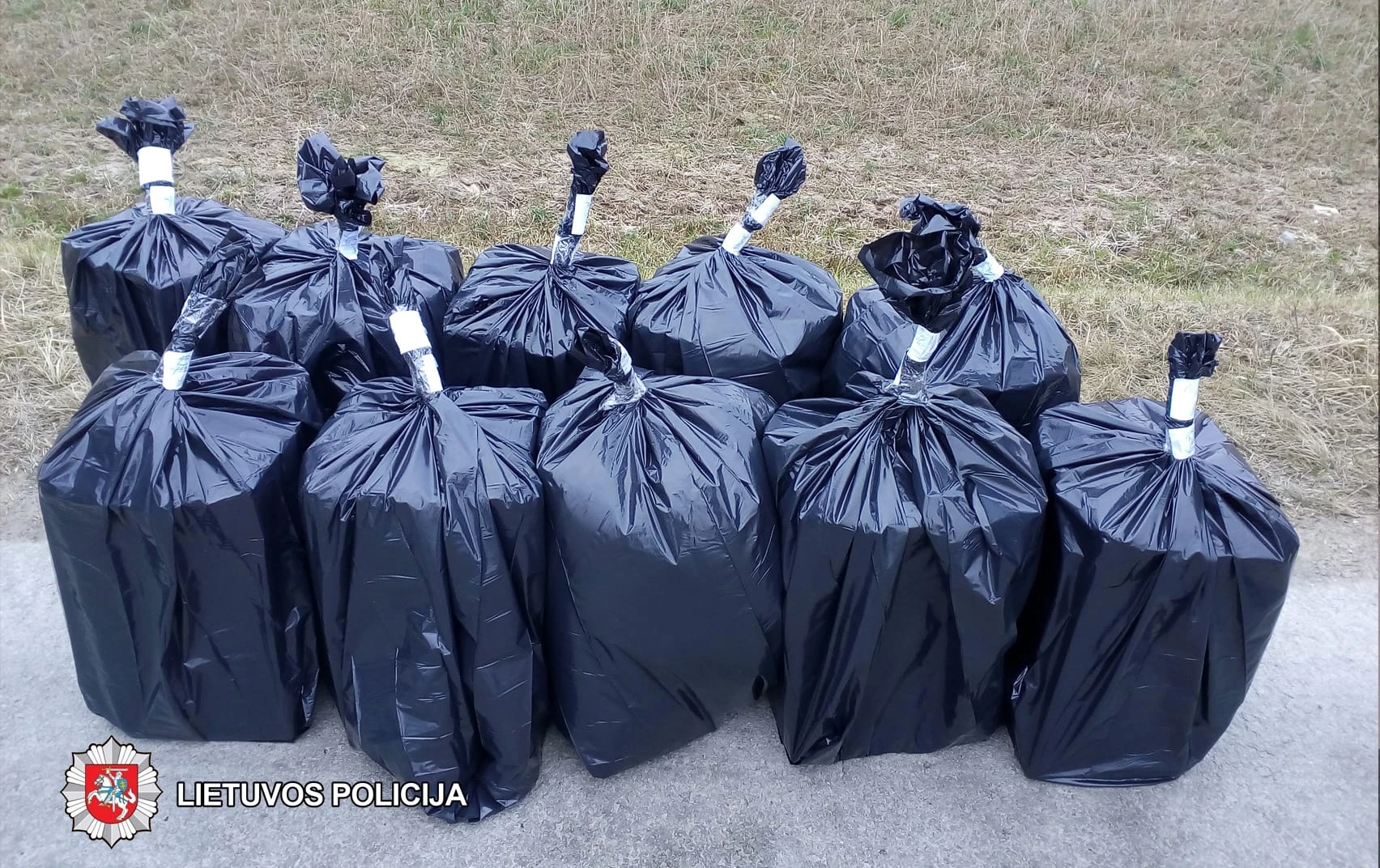 Be sąžinės graužaties gabeno kontrabandines cigaretes jų net neslepiant