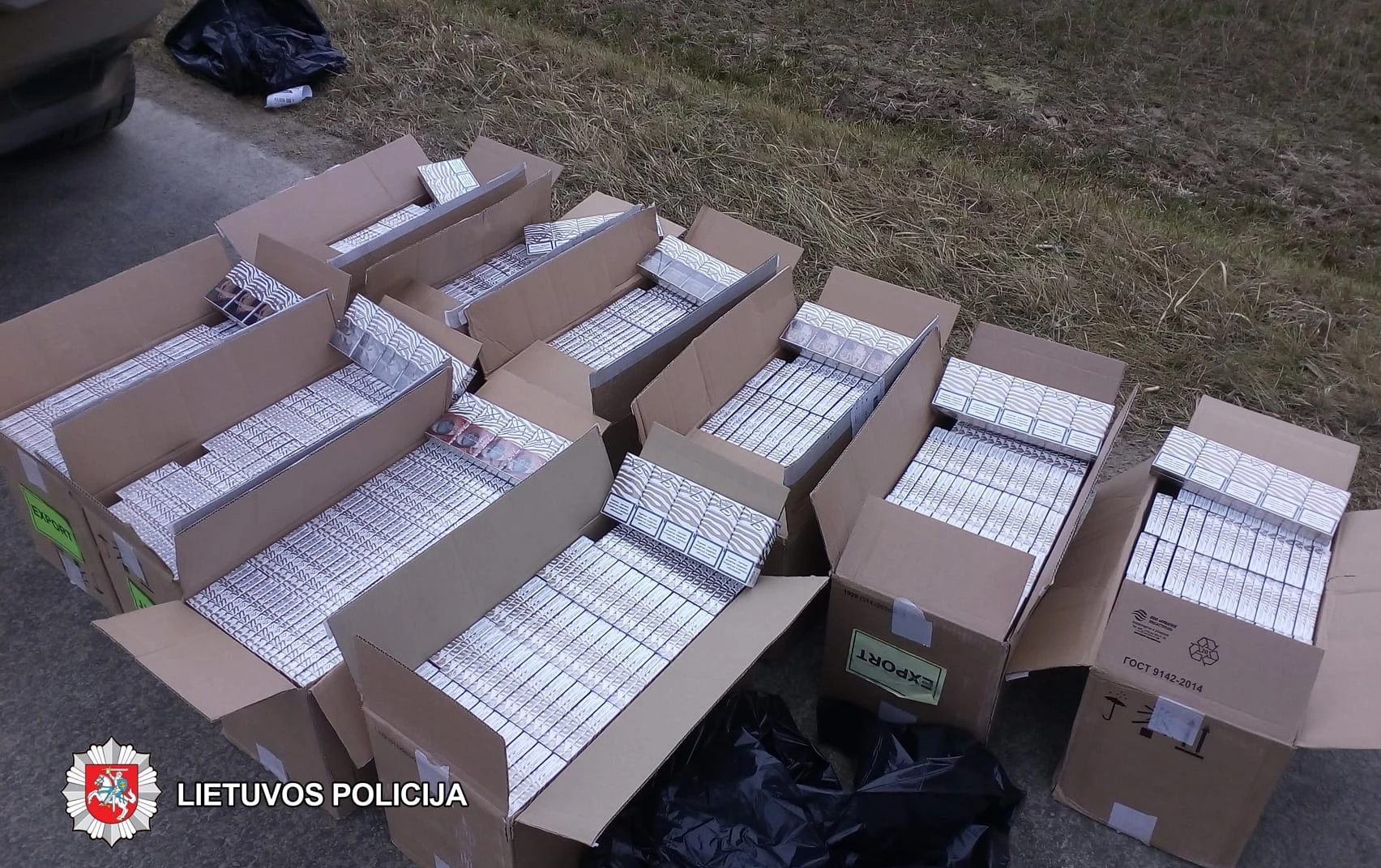 Be sąžinės graužaties gabeno kontrabandines cigaretes jų net neslepiant
