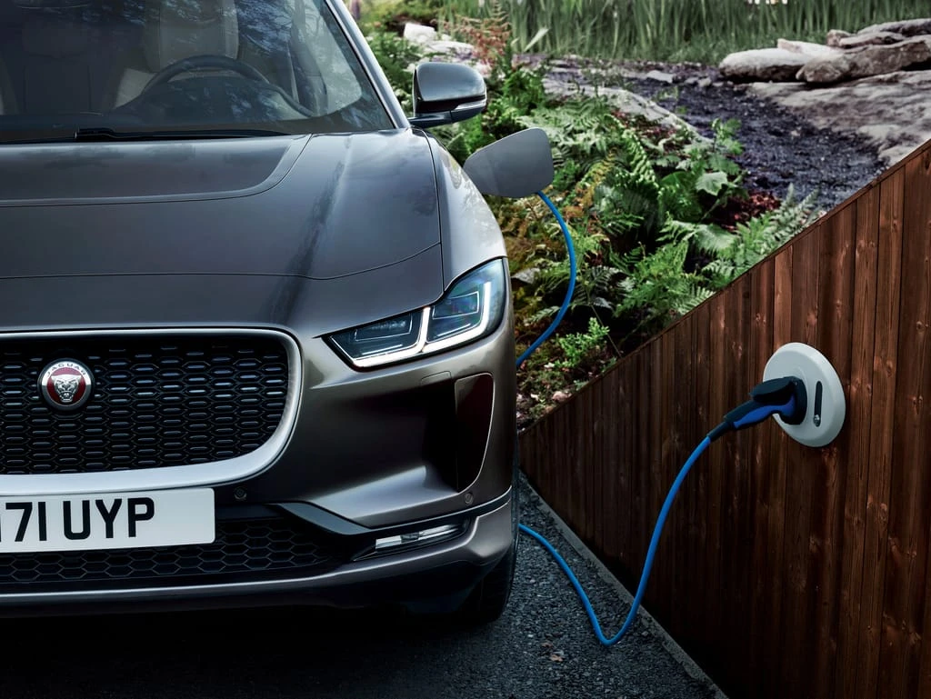 Elektrinė revoliucija: pristatytas „Jaguar I-Pace“