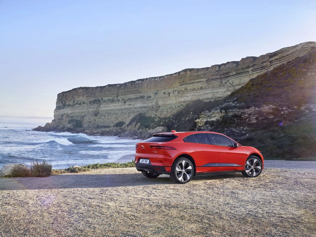 Elektrinė revoliucija: pristatytas „Jaguar I-Pace“
