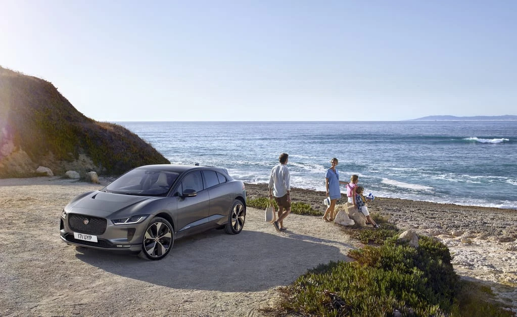Elektrinė revoliucija: pristatytas „Jaguar I-Pace“