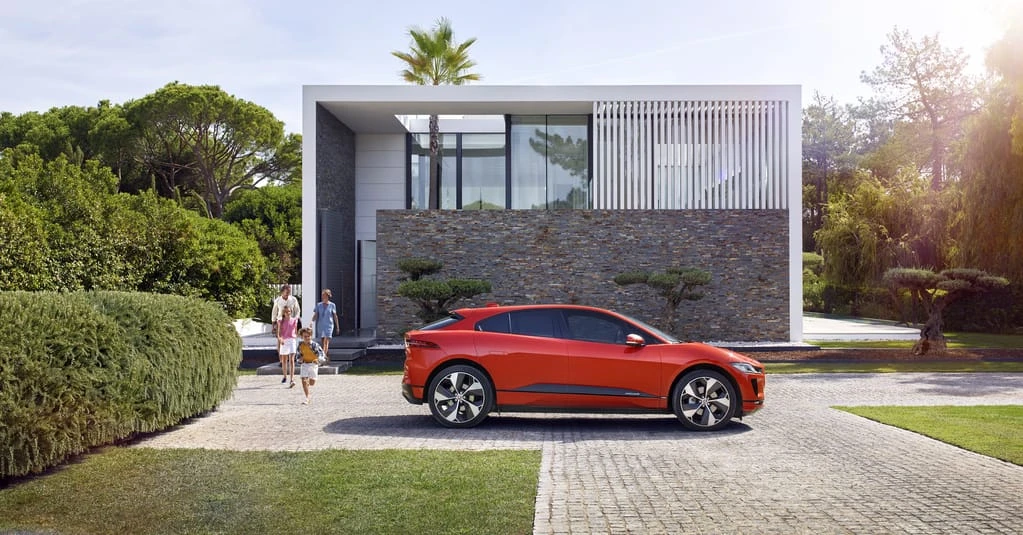 Elektrinė revoliucija: pristatytas „Jaguar I-Pace“