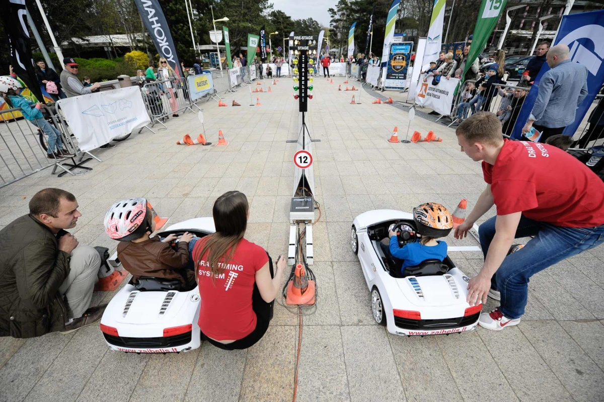 Intriga vaikų elektromobilių varžybose – didesnė nei suaugusiųjų