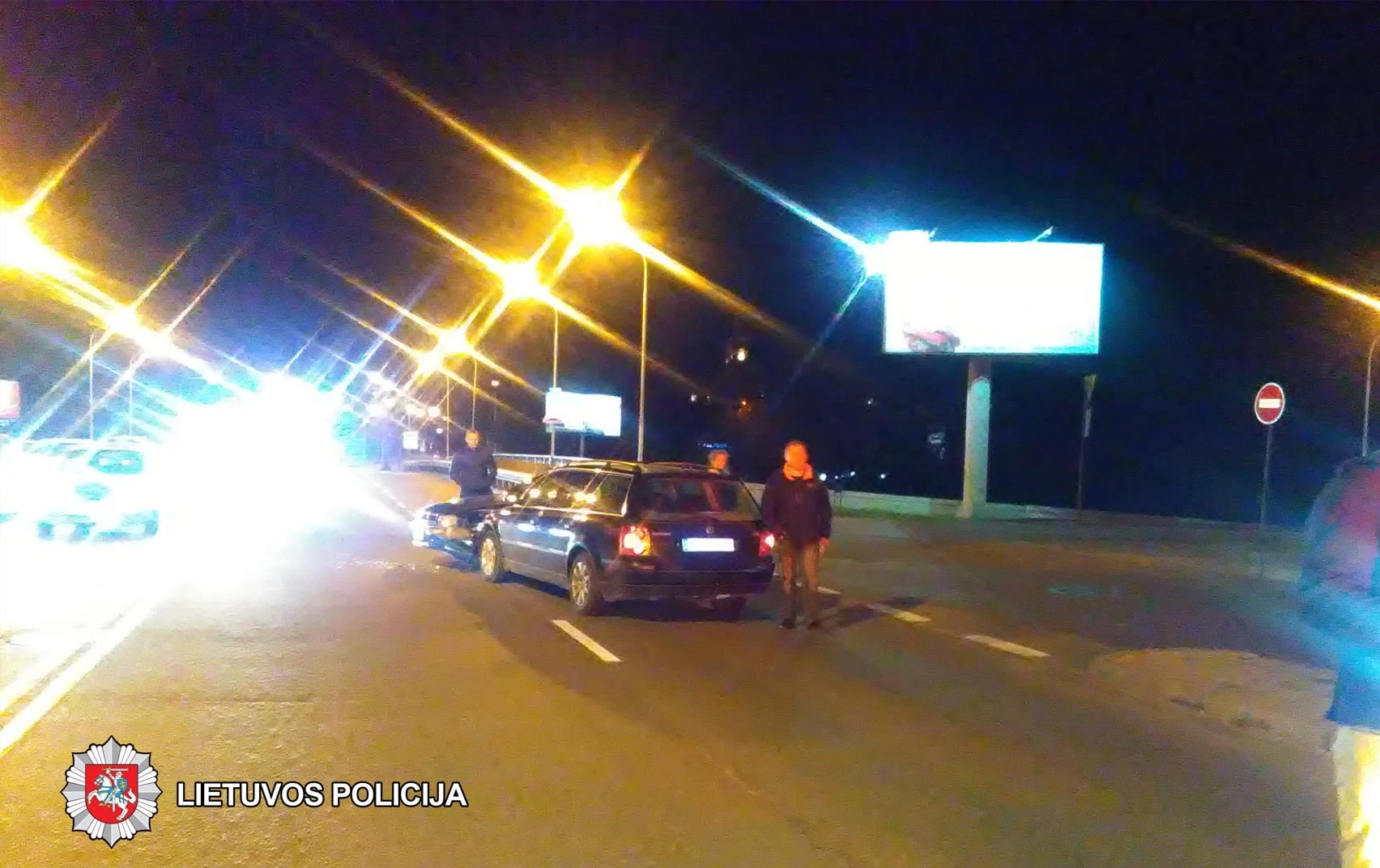 Policija ieško eismo įvykių liudytojų ir Policija prašo padėti atpažinti įtariamąjį