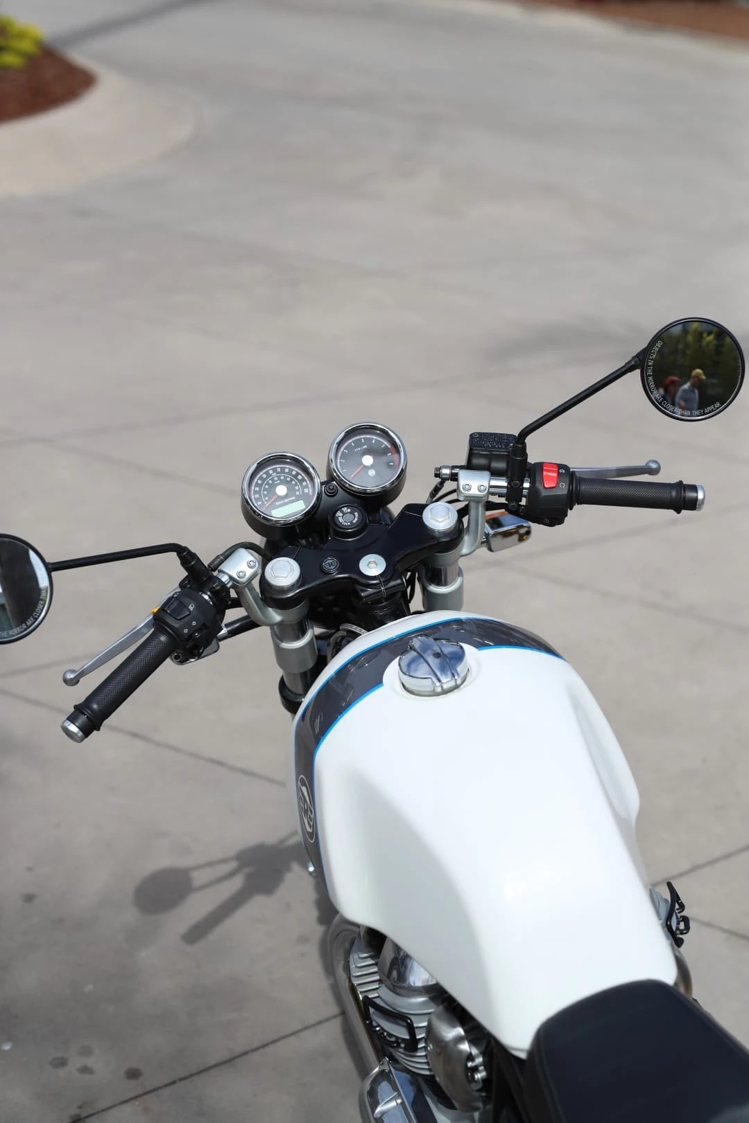 „Royal Enfield“ po 48 metų pertraukos sukūrė dviejų cilindrų motociklą