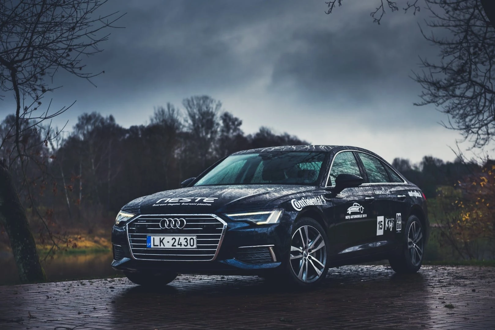 Verslo klasės automobilius mados veikia lėčiau