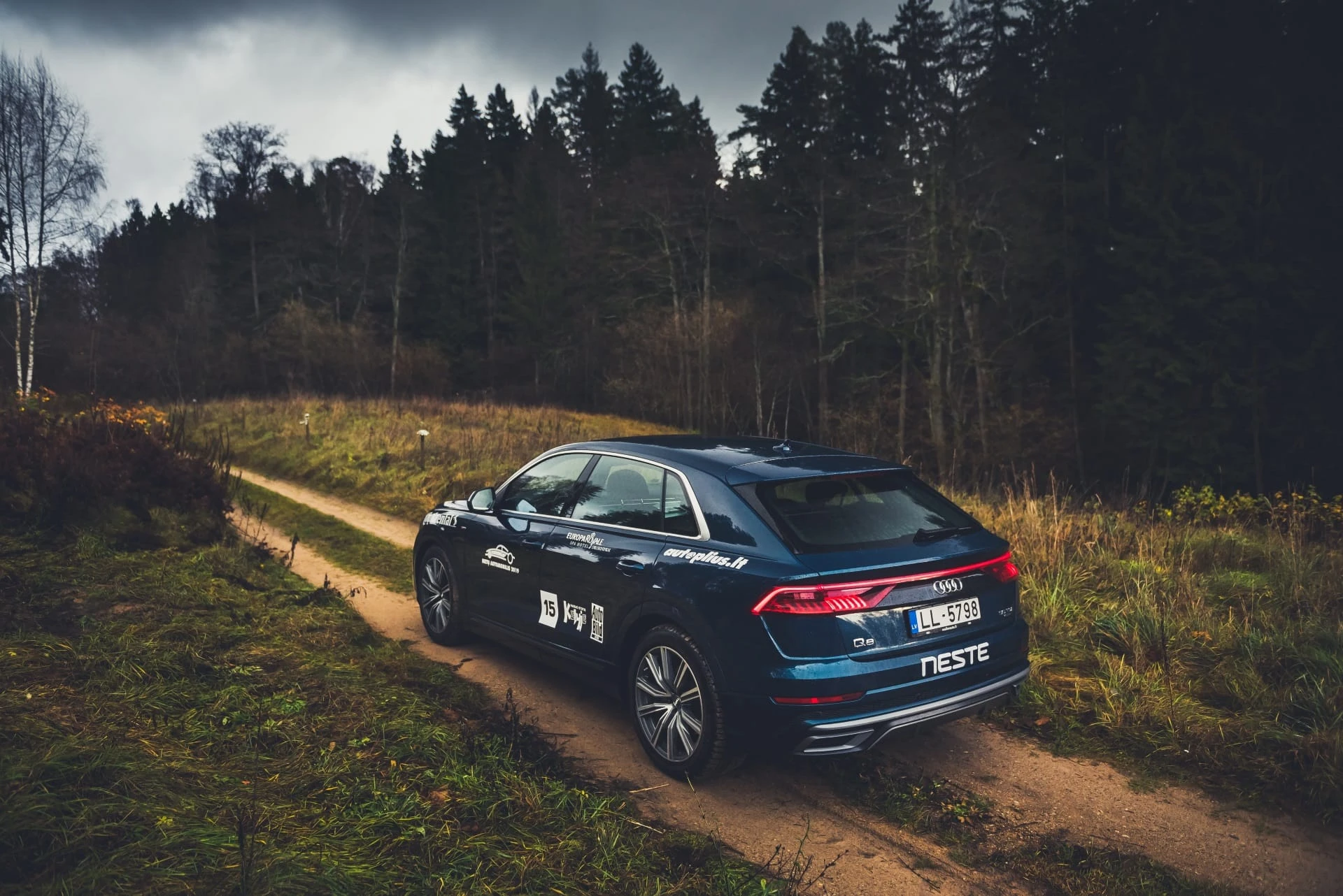 Verslo klasės automobilius mados veikia lėčiau