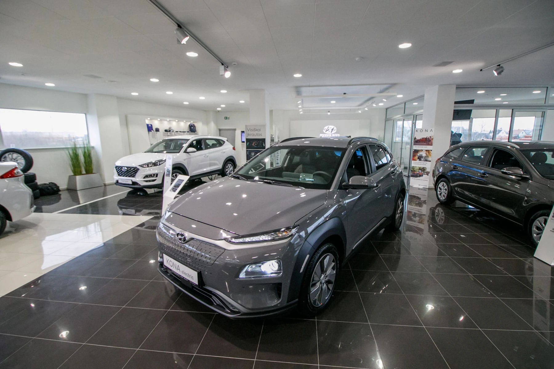 Geriausiu Kauno automobiliu išrinktas elektromobilis „Hyundai Kona EV“