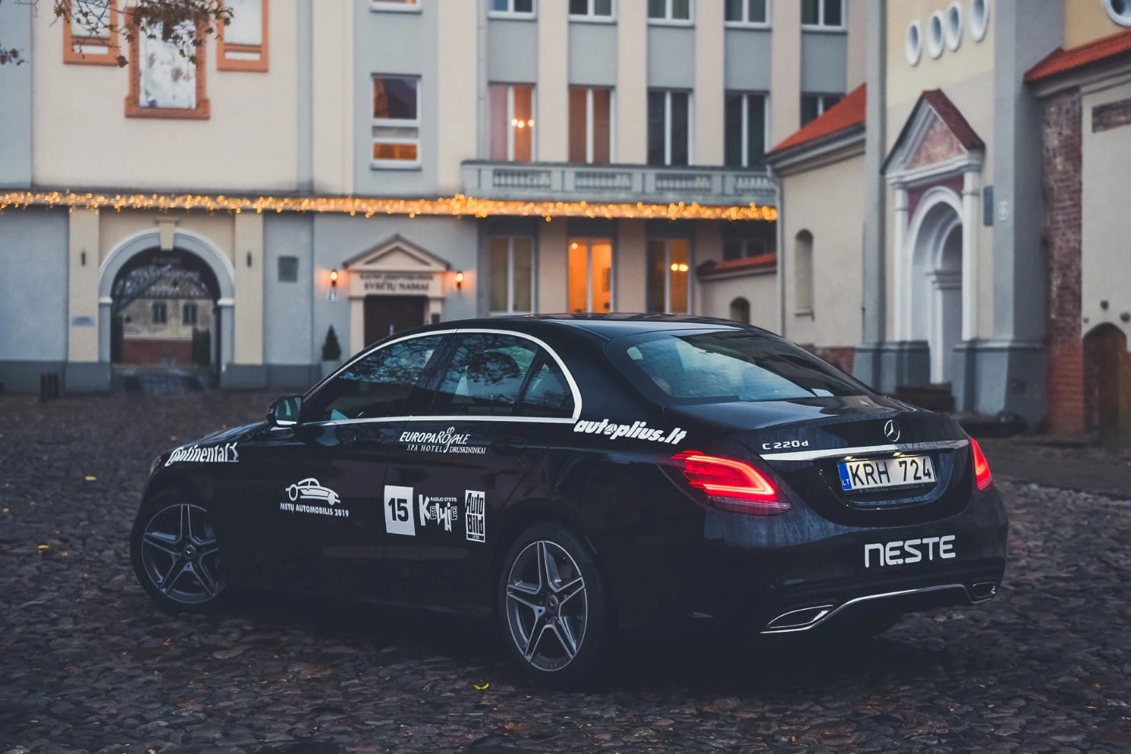 Verslo klasės automobilius mados veikia lėčiau