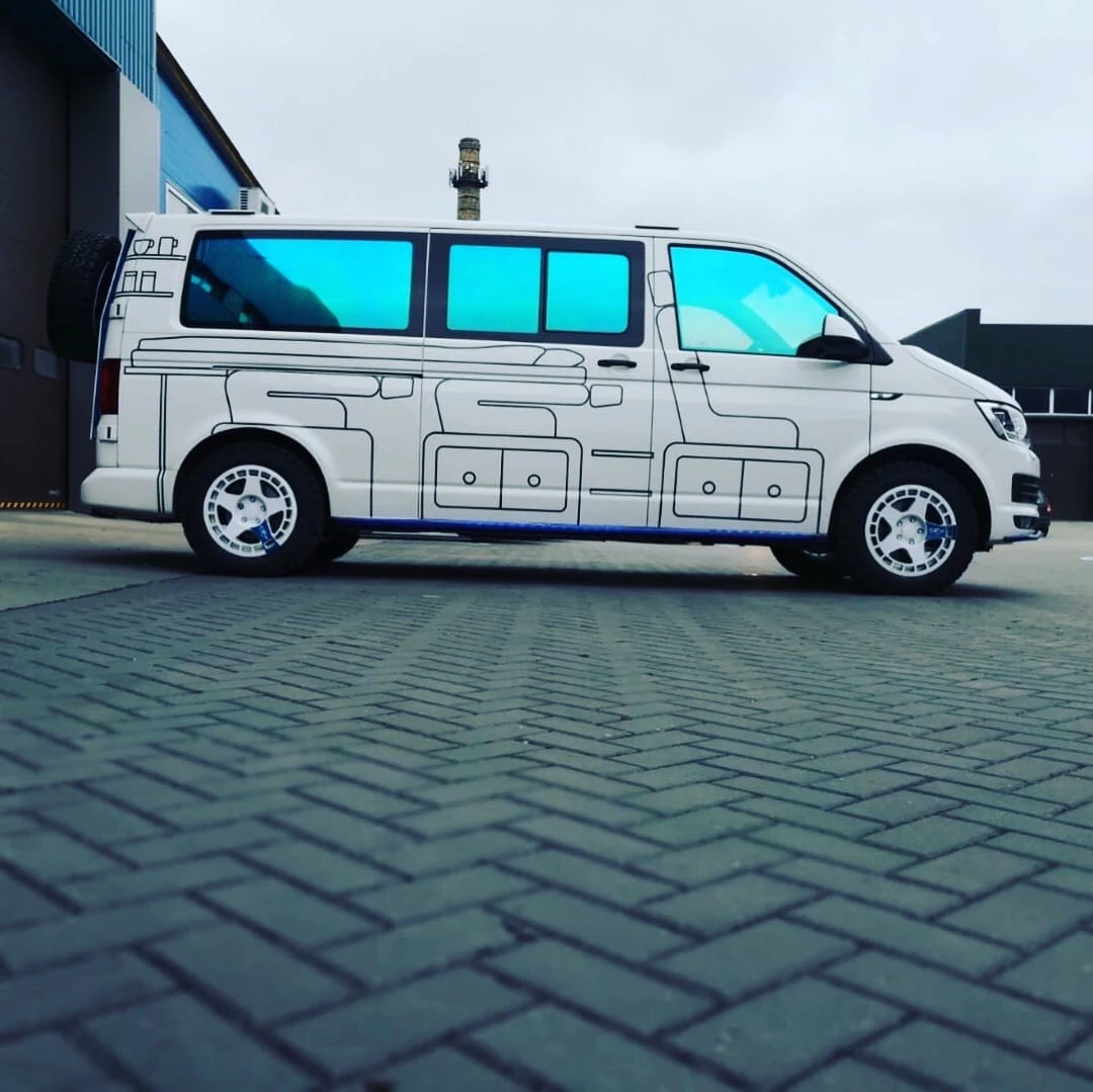 Dakaro raliui parengė mikroautobusą