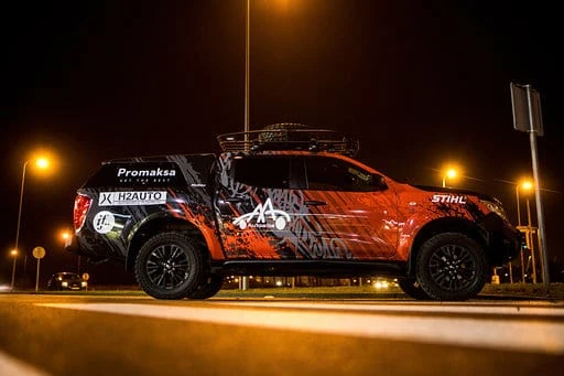 Dakaro ralyje tinka lietuviškas automobilio stiklų ploviklis