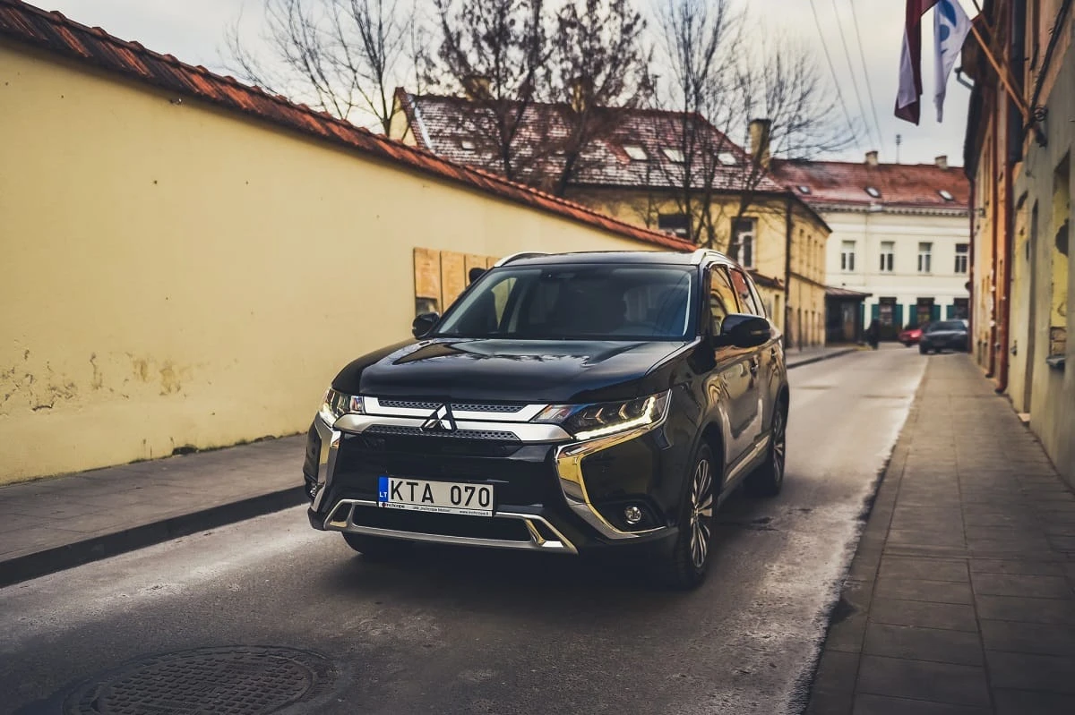 Populiariojo „Mitsubishi Outlander“ revoliucija: daugiau jokių dyzelių