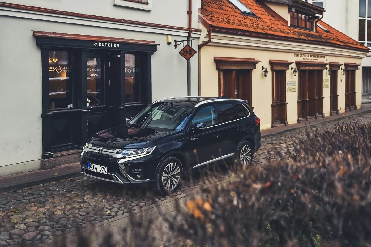 Populiariojo „Mitsubishi Outlander“ revoliucija: daugiau jokių dyzelių