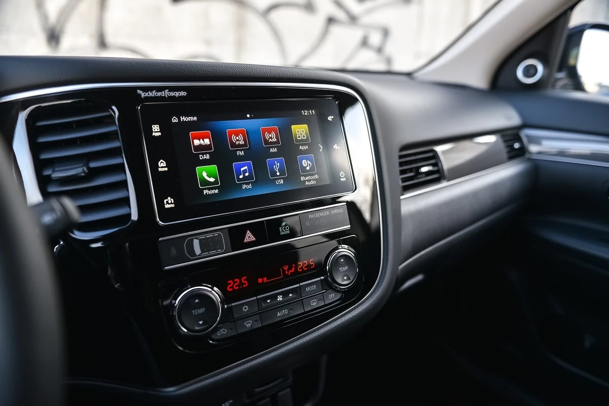 Populiariojo „Mitsubishi Outlander“ revoliucija: daugiau jokių dyzelių