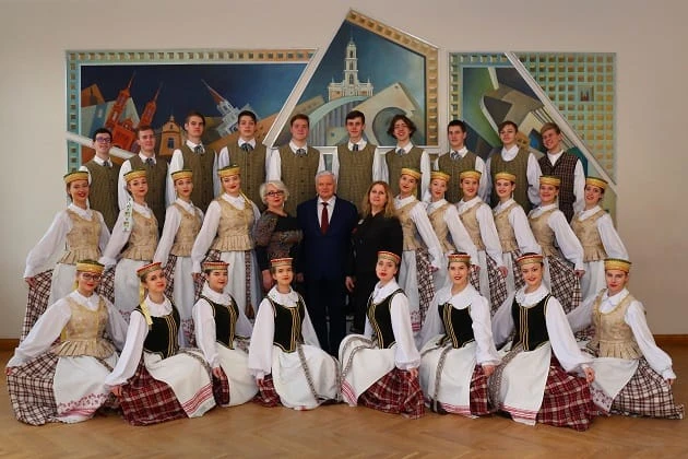 „Aukso paukštė“ – J. Balčikonio gimnazijos „Siaustinio“ šokėjams