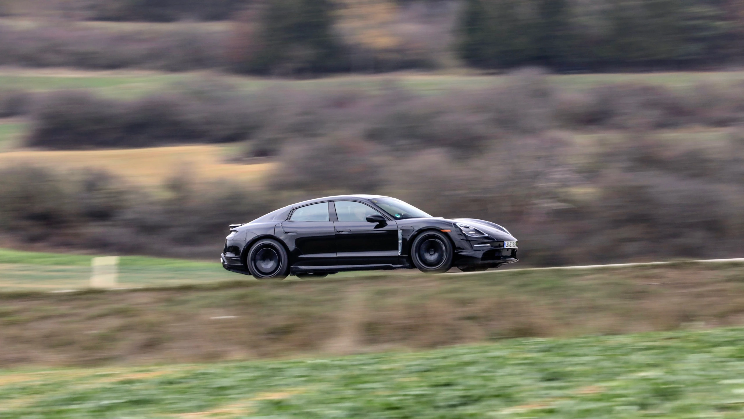Elektromobilis „Porsche Taycan“ išbandytas net 30 šalių