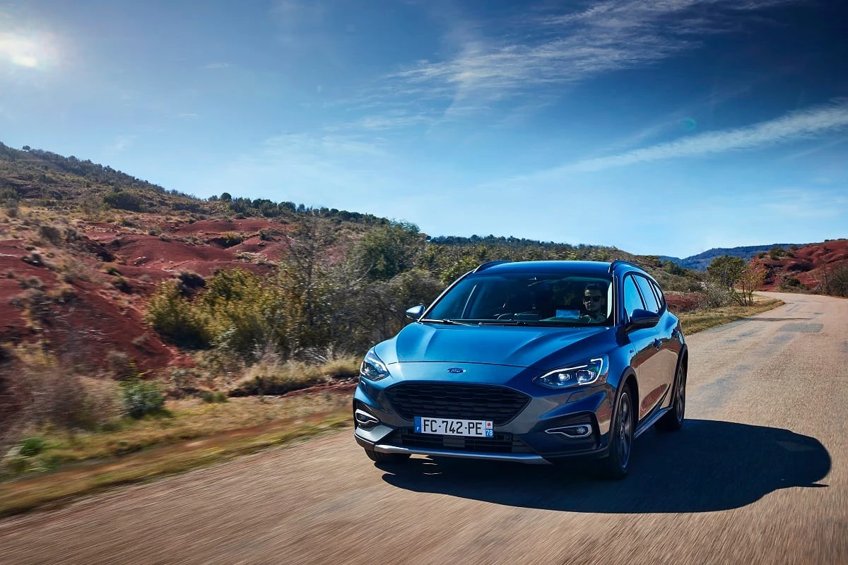 Keturiasdešimt „Ford Focus“ atspalvių