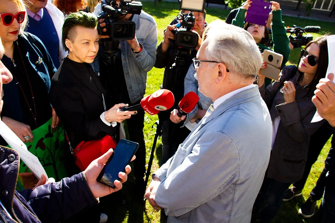 Revoliucijos kol kas nebus (multimedia pasakojimas)