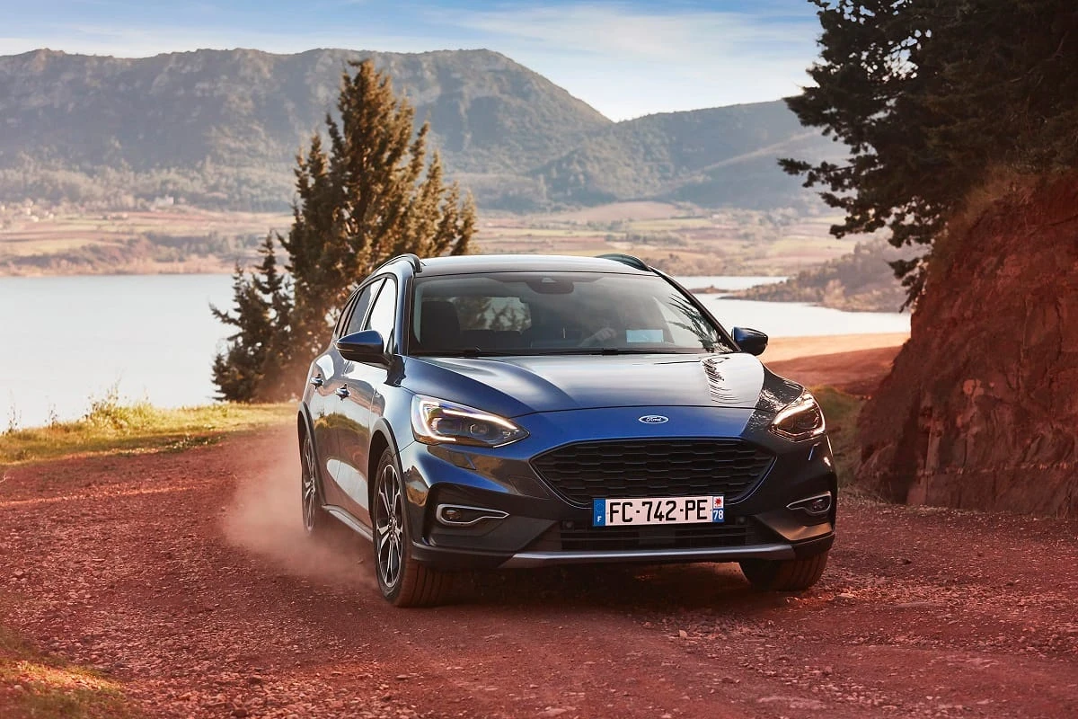 Keturiasdešimt „Ford Focus“ atspalvių