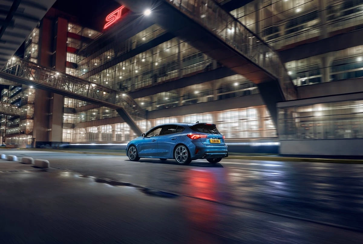 Keturiasdešimt „Ford Focus“ atspalvių