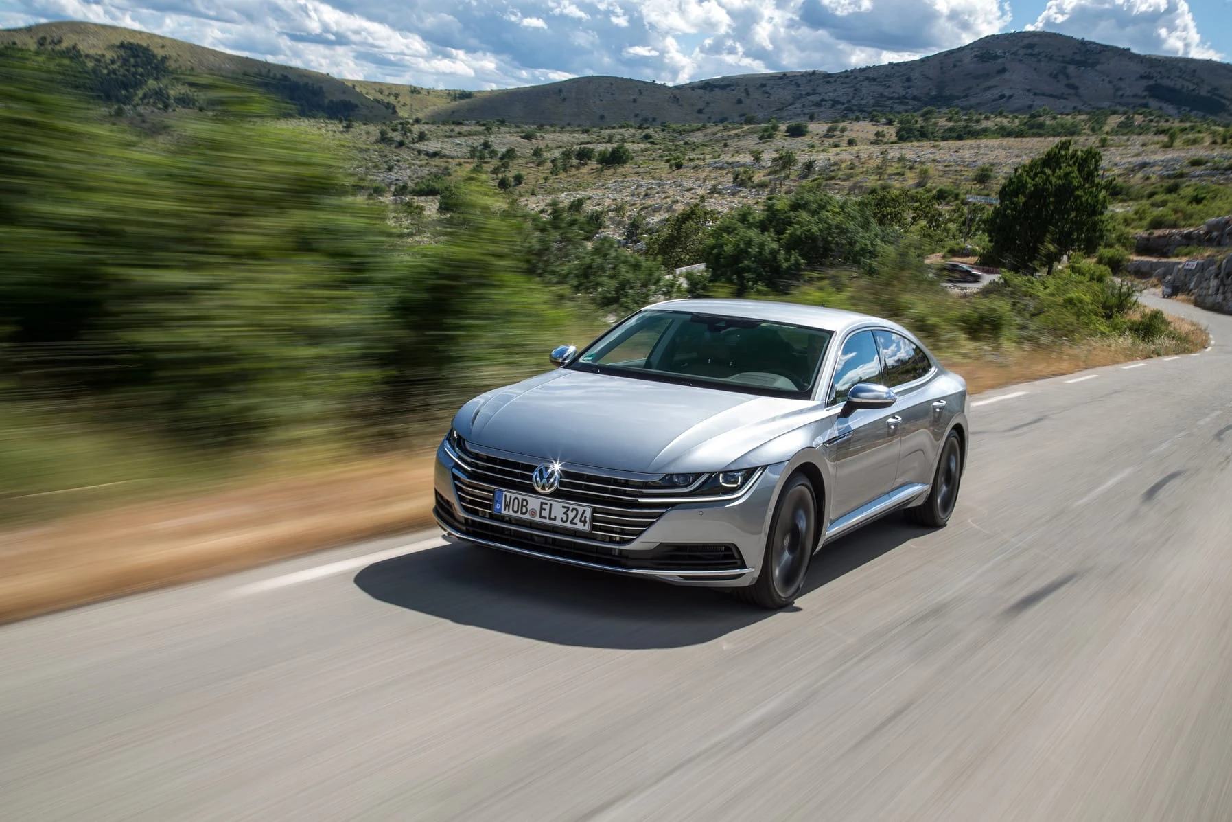 „Volkswagen“ plečia „Arteon“ gamą: Lietuvai pristatyta naujoji „Elegance“ versija