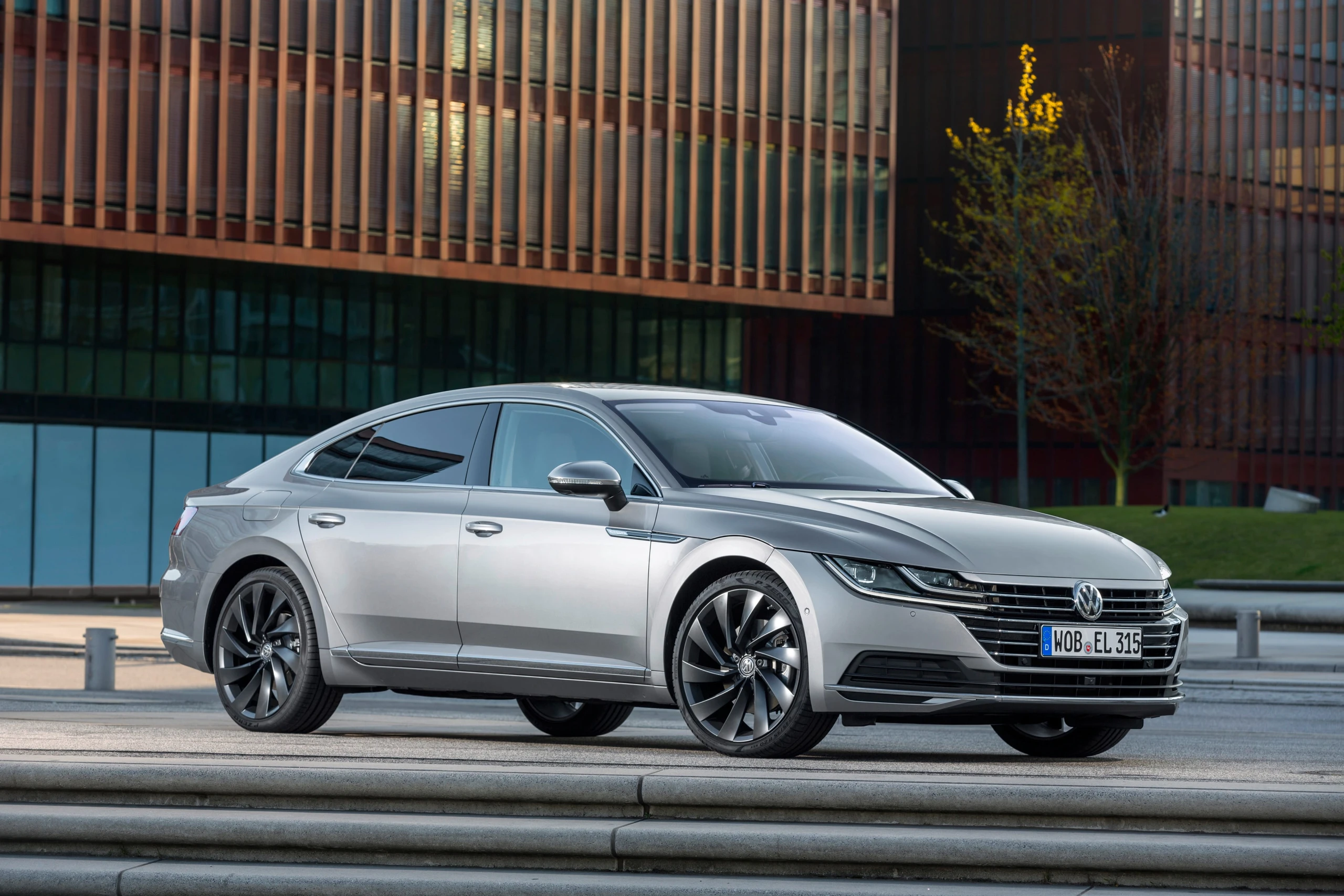 „Volkswagen“ plečia „Arteon“ gamą: Lietuvai pristatyta naujoji „Elegance“ versija