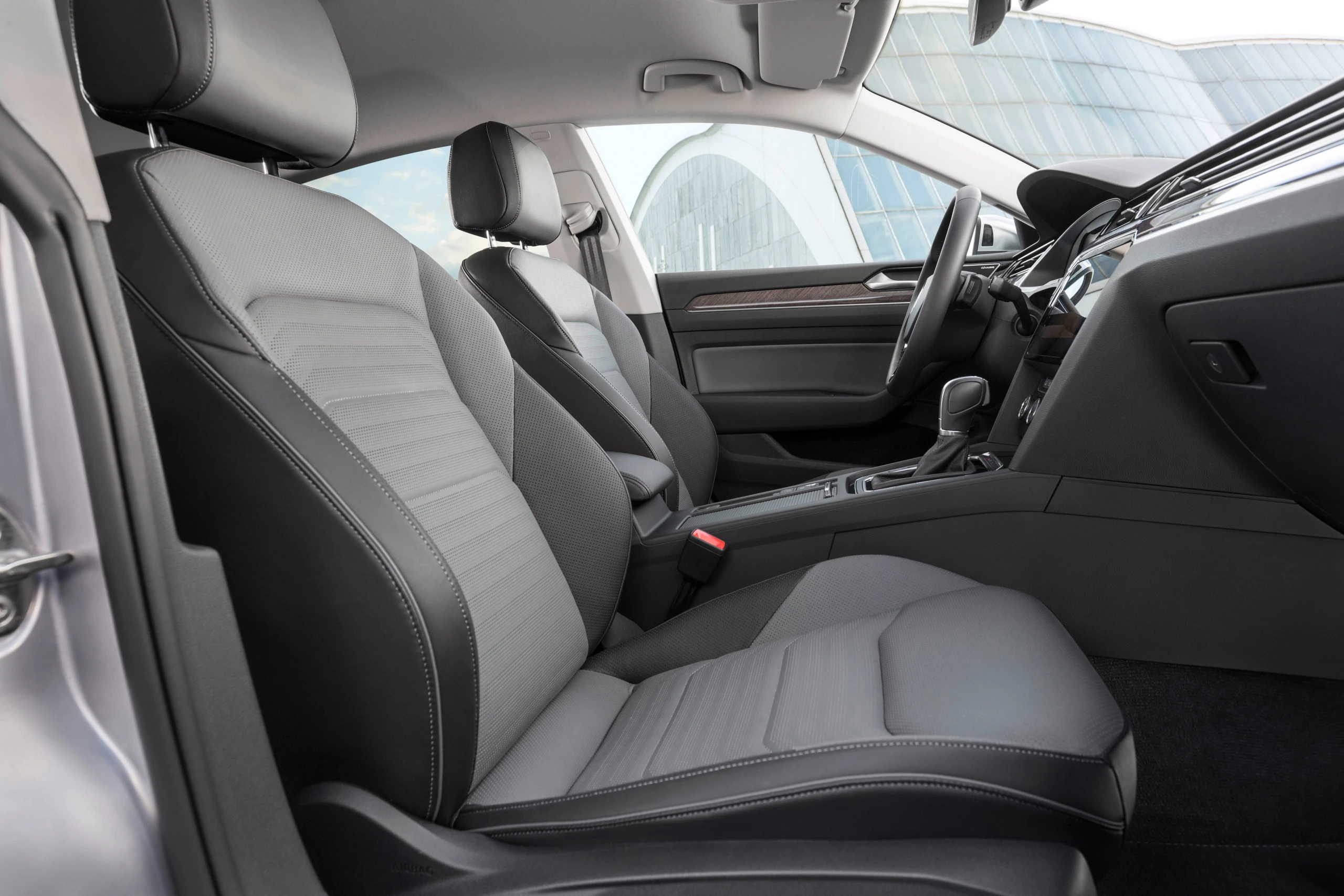 „Volkswagen“ plečia „Arteon“ gamą: Lietuvai pristatyta naujoji „Elegance“ versija