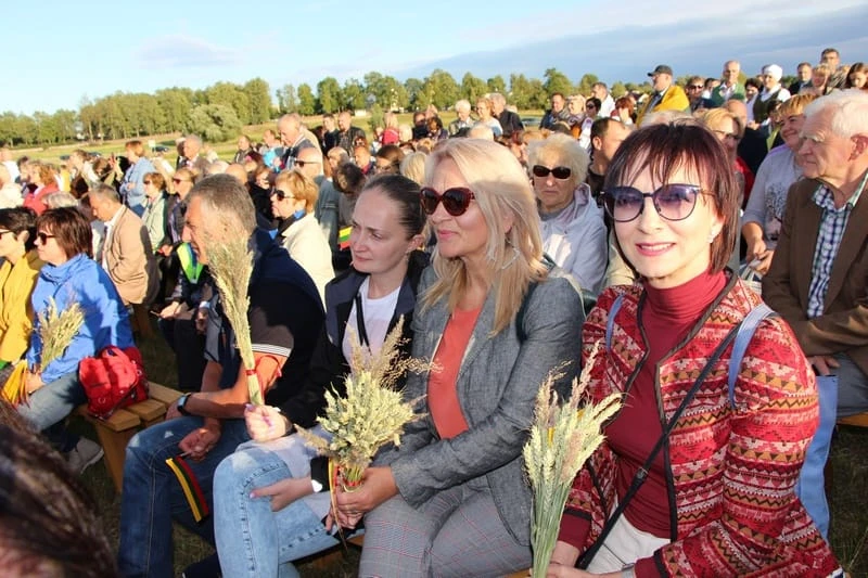 Tautiška giesmė per pasaulį sklido ir nuo Upytės piliakalnio