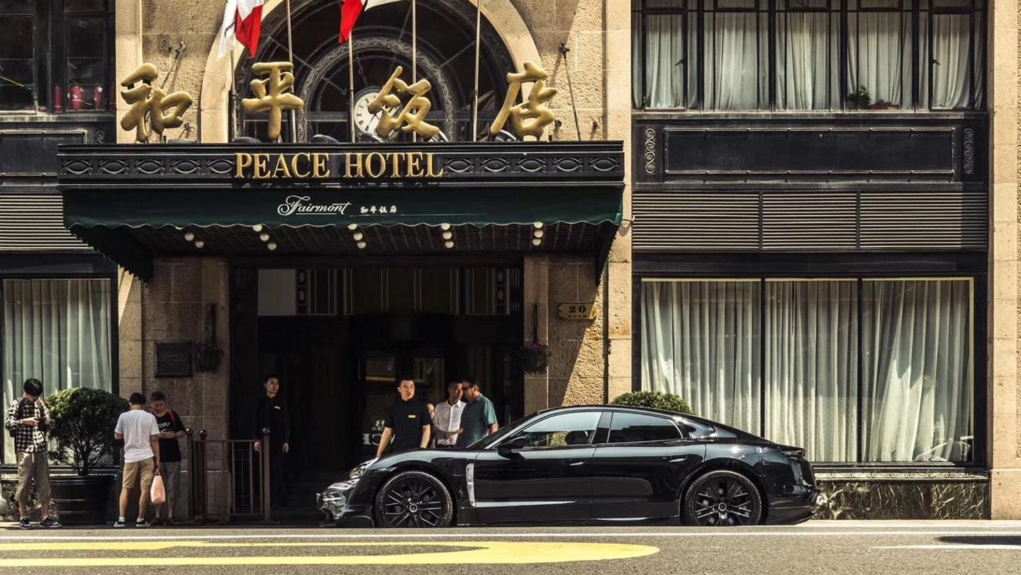 Elektromobilis „Porsche Taycan“ pristatomas pasauliui: aplankys tris žemynus per tris savaites