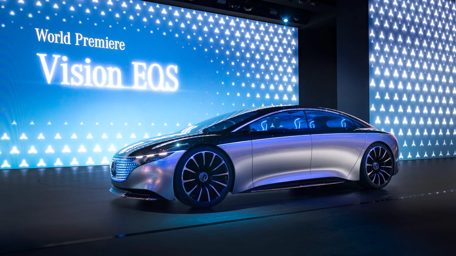 Frankfurte „Mercedes-Benz“ parodė naujus, galingus ir efektyvius modelius