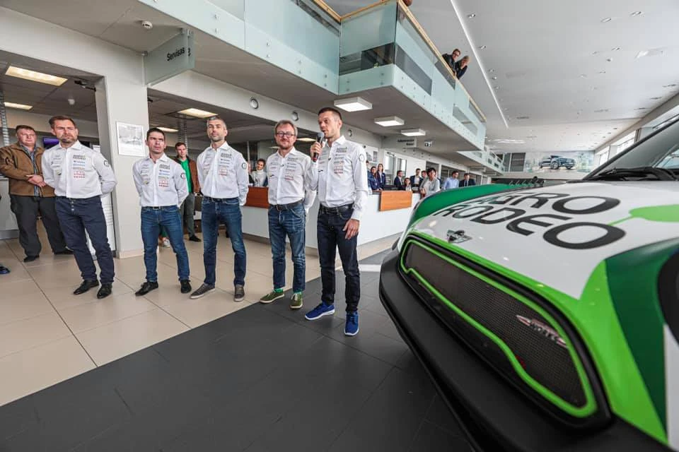 Vaidotas Žala su Sauliumi Jurgelėnu 2020 metų Dakare startuos „Mini“ automobiliu