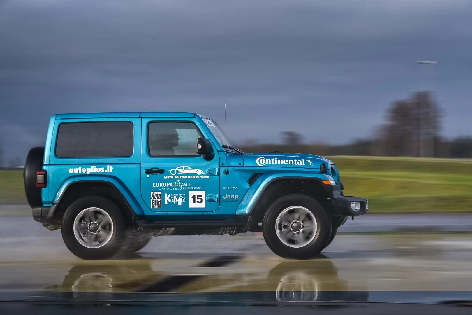Galiūnų dvikova metų automobilio rinkimuose: purvynų karalius prieš lenktynininką