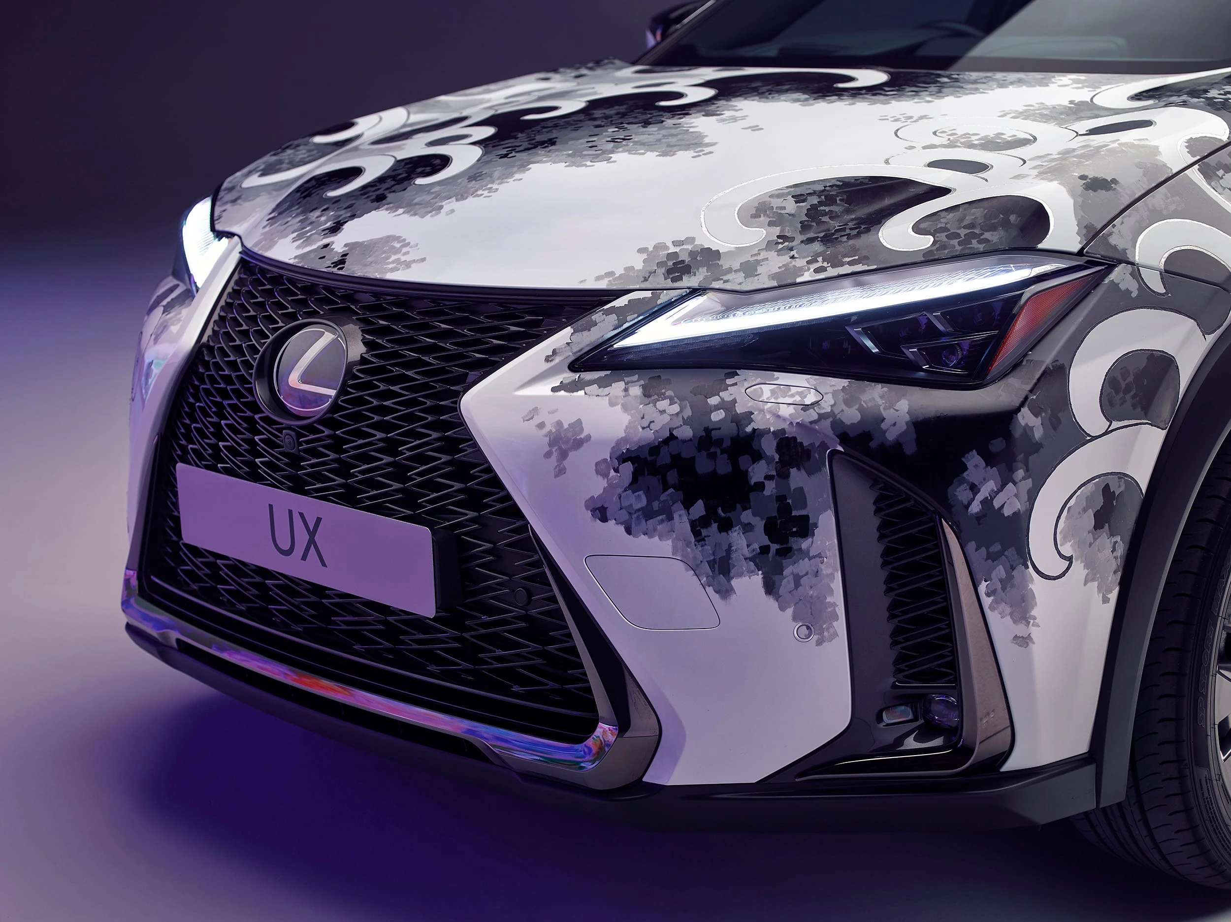 „Lexus“ pristato pirmą pasaulyje tatuiruotą automobilį