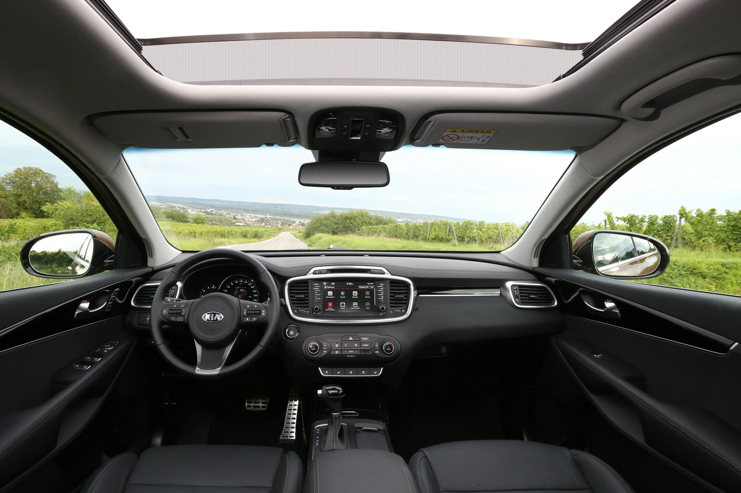 Tūkstančiai „Auto Express“ skaitytojų geriausiu išrinko „Kia Sorento“