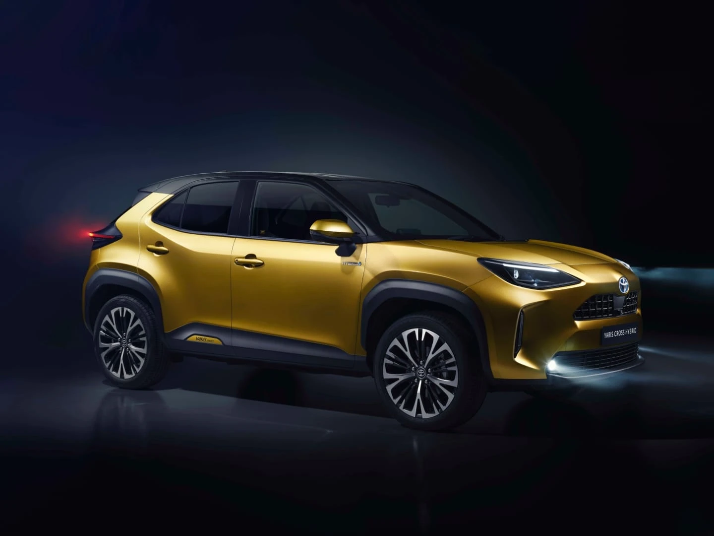„Toyota“ pristato kompaktišką miesto visureigį „Yaris Cross“