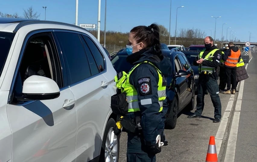 Panevėžio apskrityje patikrinta apie 15 000 automobilių iš kurių 828 buvo paprašyta apsisukti ir keliauti atgal