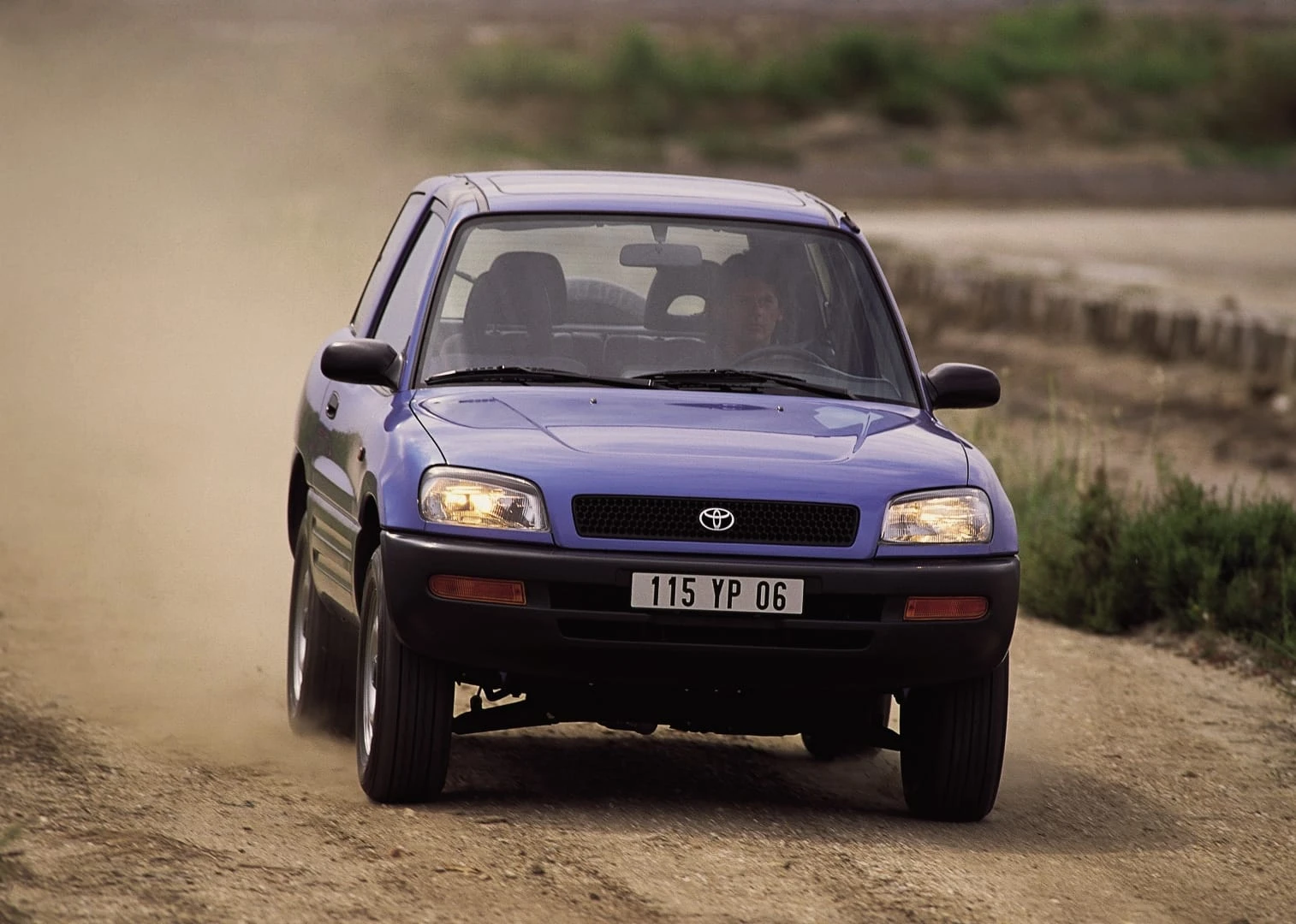 Išskirtinė „Toyota RAV4“ istorija: penkios sėkmingiausio pasaulyje SUV kartos