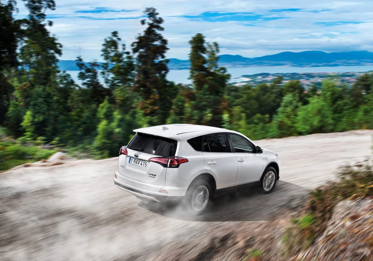 Išskirtinė „Toyota RAV4“ istorija: penkios sėkmingiausio pasaulyje SUV kartos