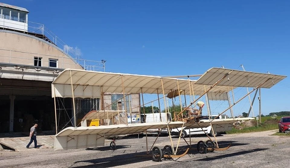 Bistrampolio dvaras: nuo drive-in mišių iki fly-in festivalių