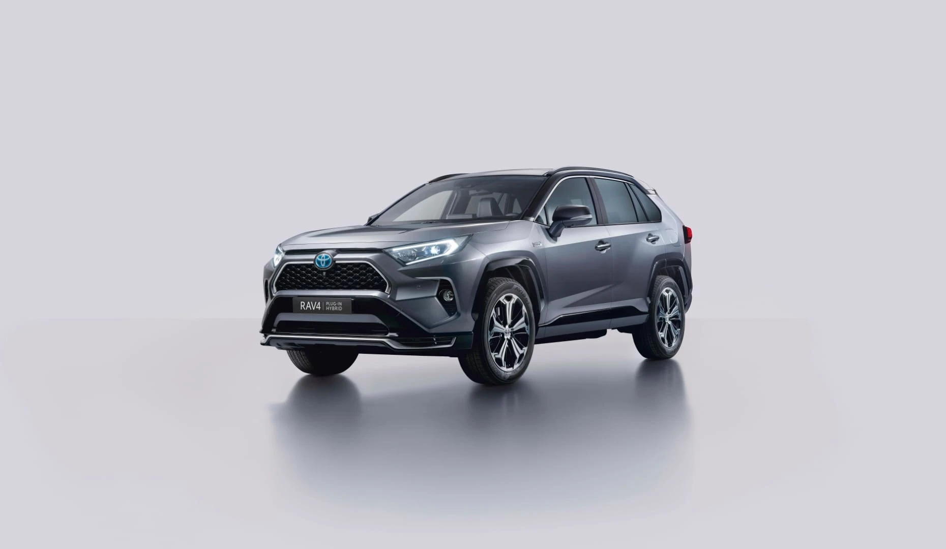Išskirtinė „Toyota RAV4“ istorija: penkios sėkmingiausio pasaulyje SUV kartos