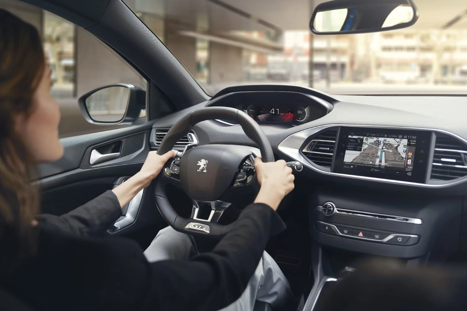 „Peugeot“ atnaujino 308 modelio dizainą ir įdiegė daugiau technologijų