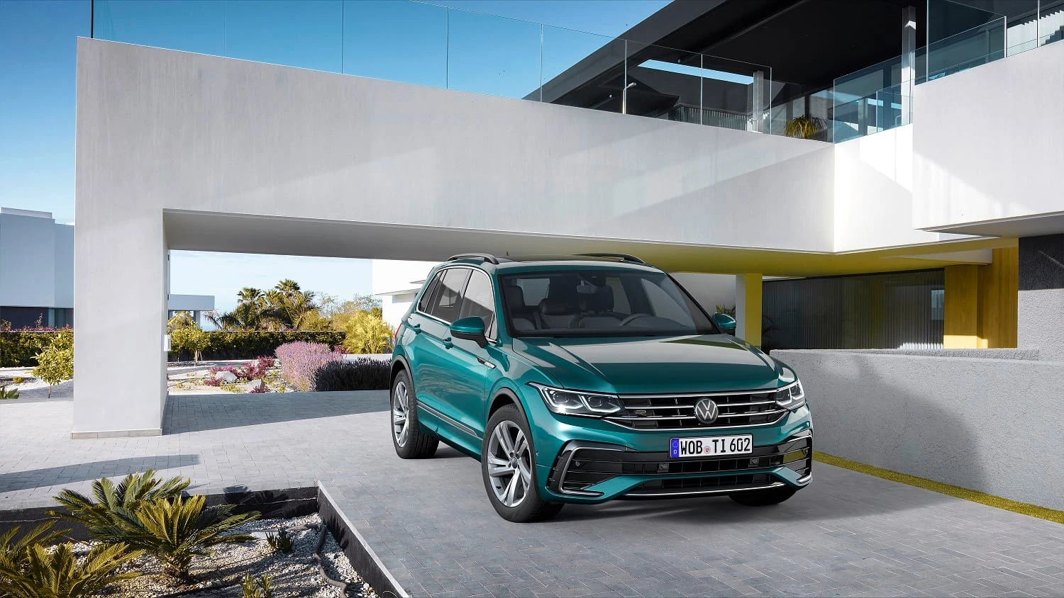 Atnaujintas populiariausias „Volkswagen“ Baltijos šalyse – „Tiguan“: gama pasipildė ir iš tinklo kraunama, ir R versija