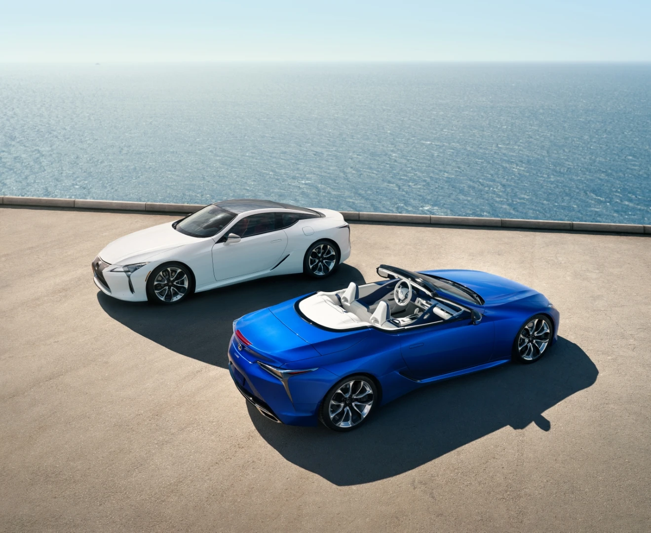 „Lexus“ pristato atnaujintą LC 500 kupė ir naują „LC 500 Convertible“