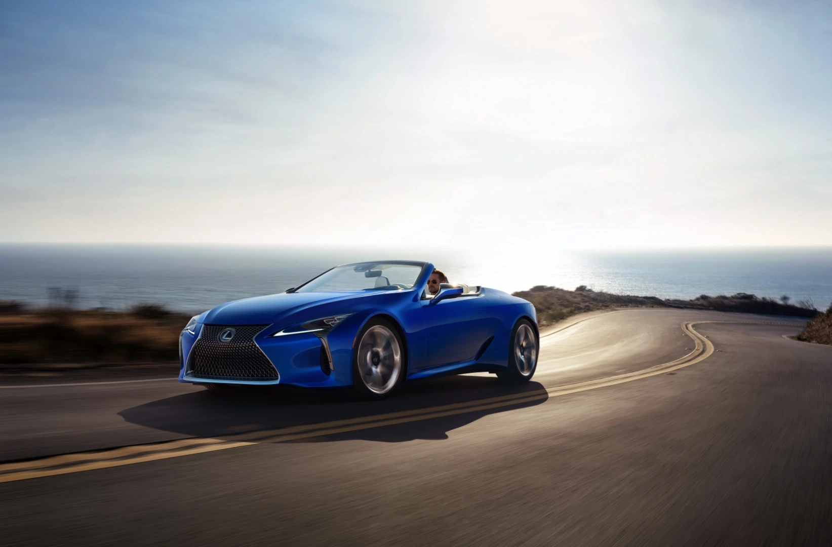 „Lexus“ pristato atnaujintą LC 500 kupė ir naują „LC 500 Convertible“