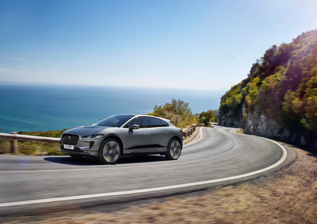 „Jaguar“ pristato atnaujintą dar patrauklesnį ir praktiškesnį „I-Pace“