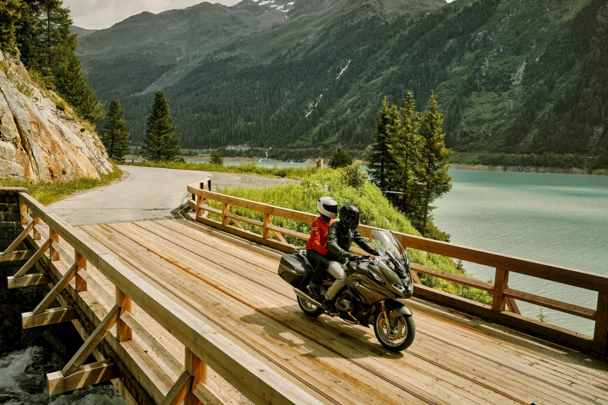 BMW pristatė atnaujintą kelionių motociklą „R 1250 RT“