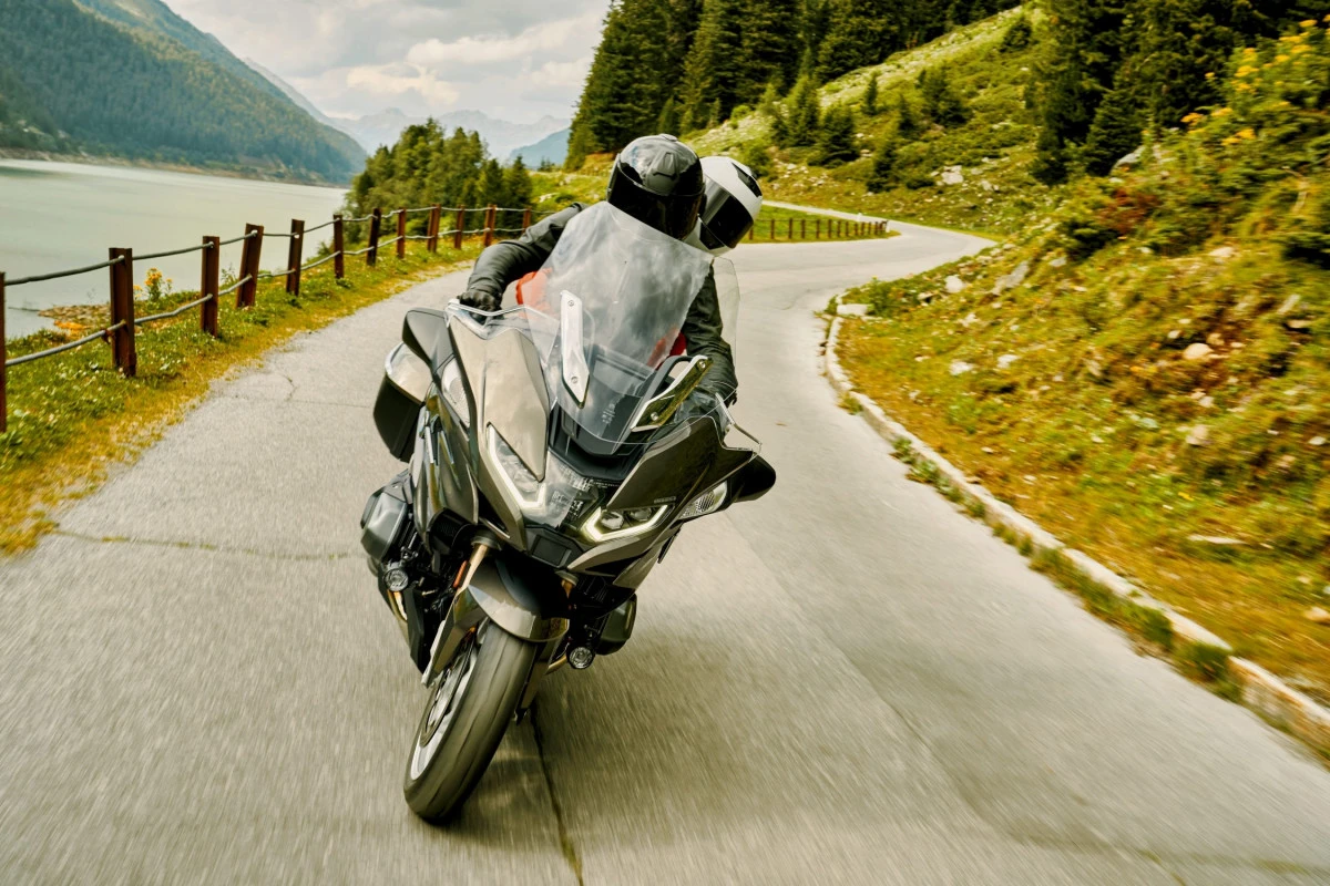 BMW pristatė atnaujintą kelionių motociklą „R 1250 RT“